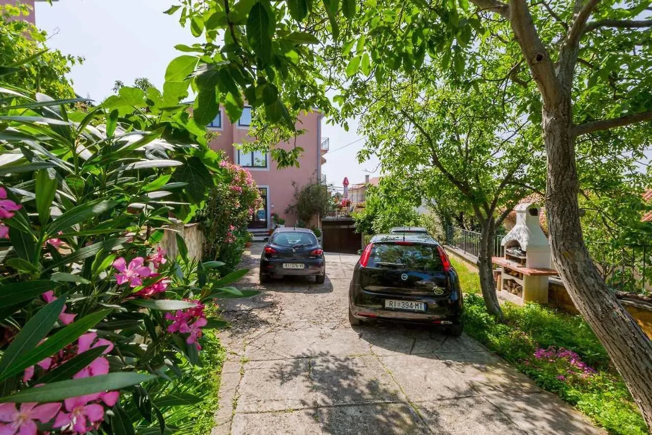 Apartment In Crikvenica 14098 دْغاماي