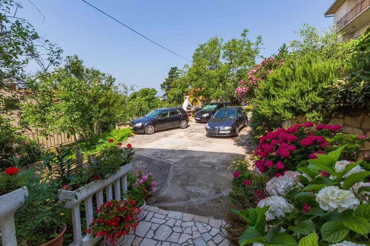 Apartment In Crikvenica 14098 دْغاماي