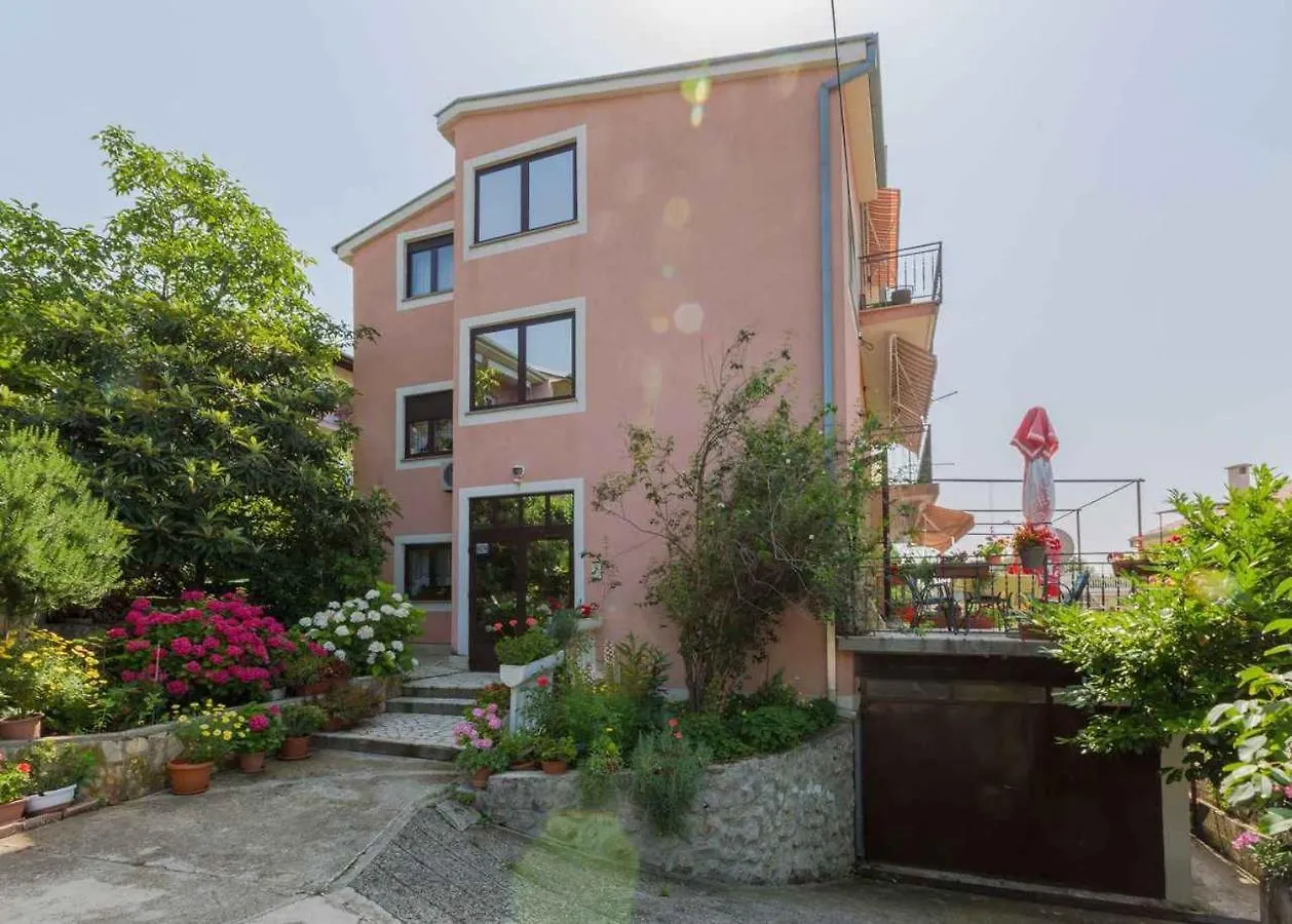 Apartment In Crikvenica 14098 دْغاماي