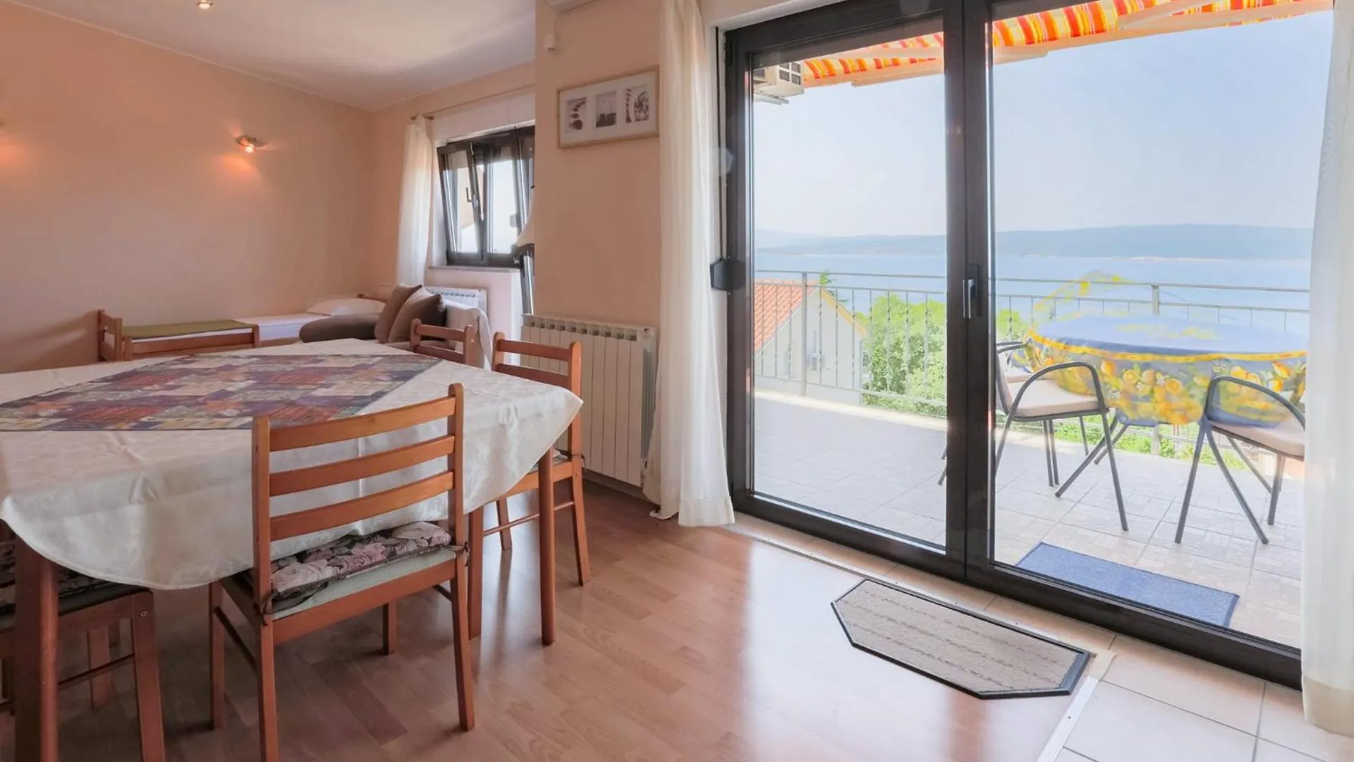 Apartment In Crikvenica 14098 دْغاماي
