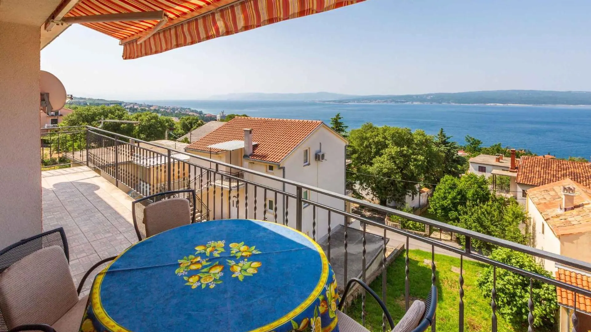 Apartment In Crikvenica 14098 دْغاماي