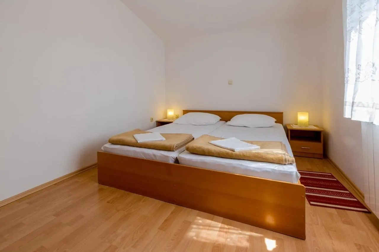 Apartment In Crikvenica 14098 دْغاماي